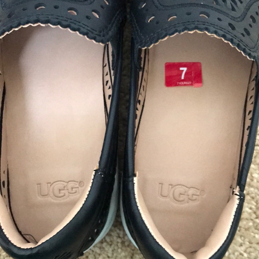 NWOB! UGG size 7 black leather perforated sneakers - Picture 4 of 8